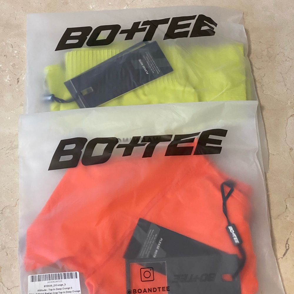 BO+ TEE Top in deep orange & Top in green 💚🧡